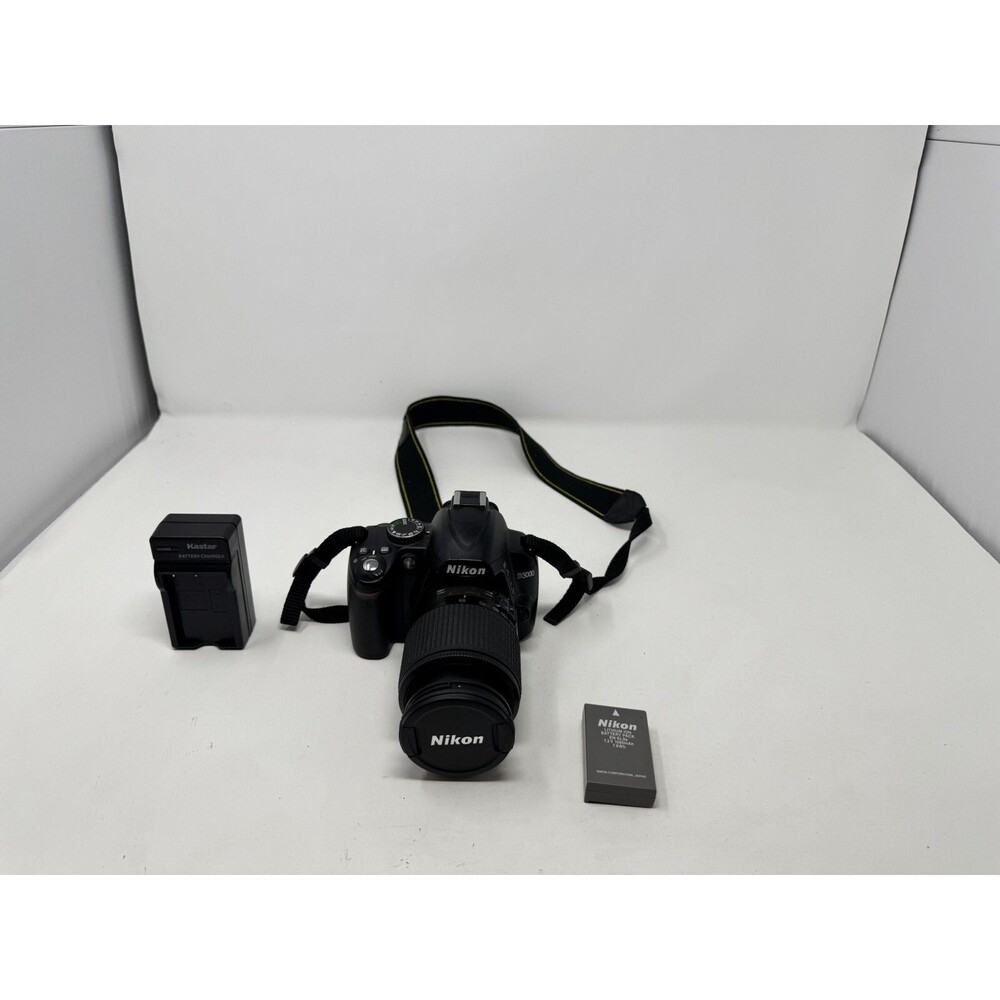 Nikon D3000 10.2MP Digital SLR Camera -Black-w/AF-S DX Nikkor 55-200mm 4-5.6G VR